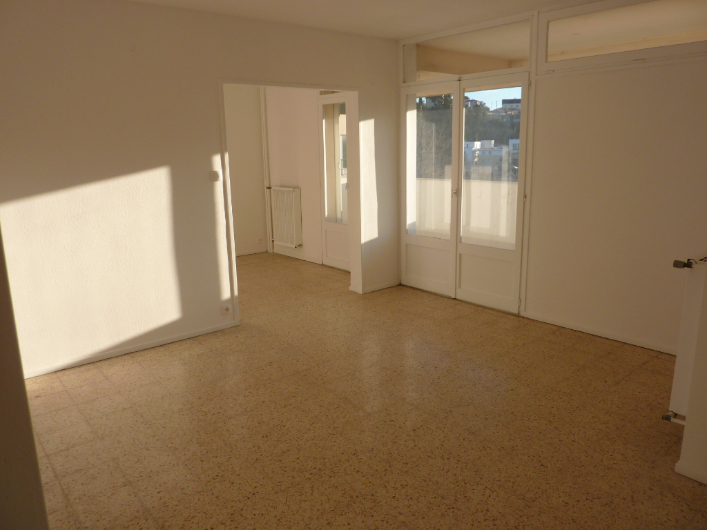 Appartement F 4  de 85 m²  proche centre ville