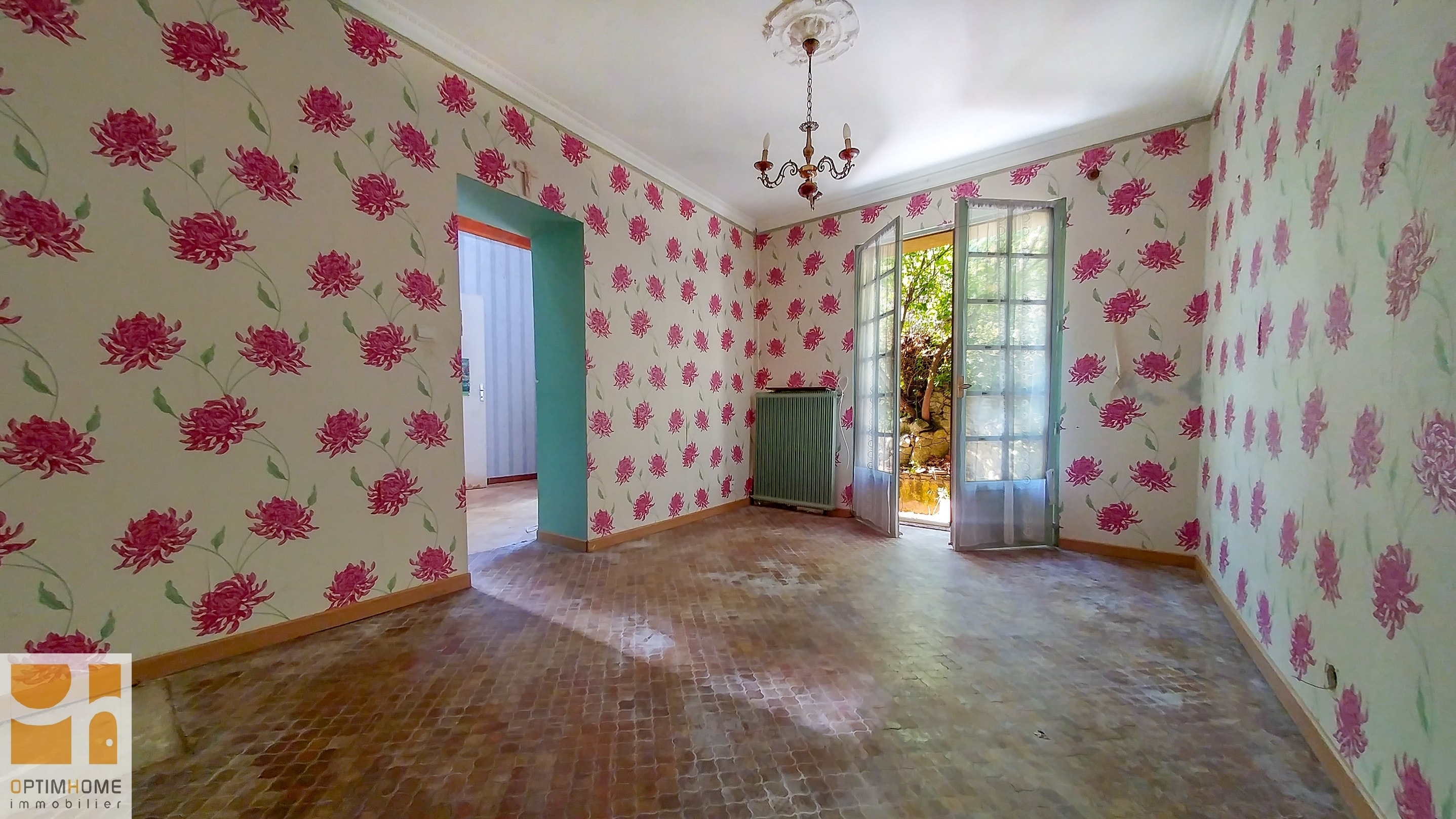 Exclusivité ! Nîmes Font Chapelle derrière la Tour Magne : Maison 8 Pièces de 180 m² avec 2151 M² de