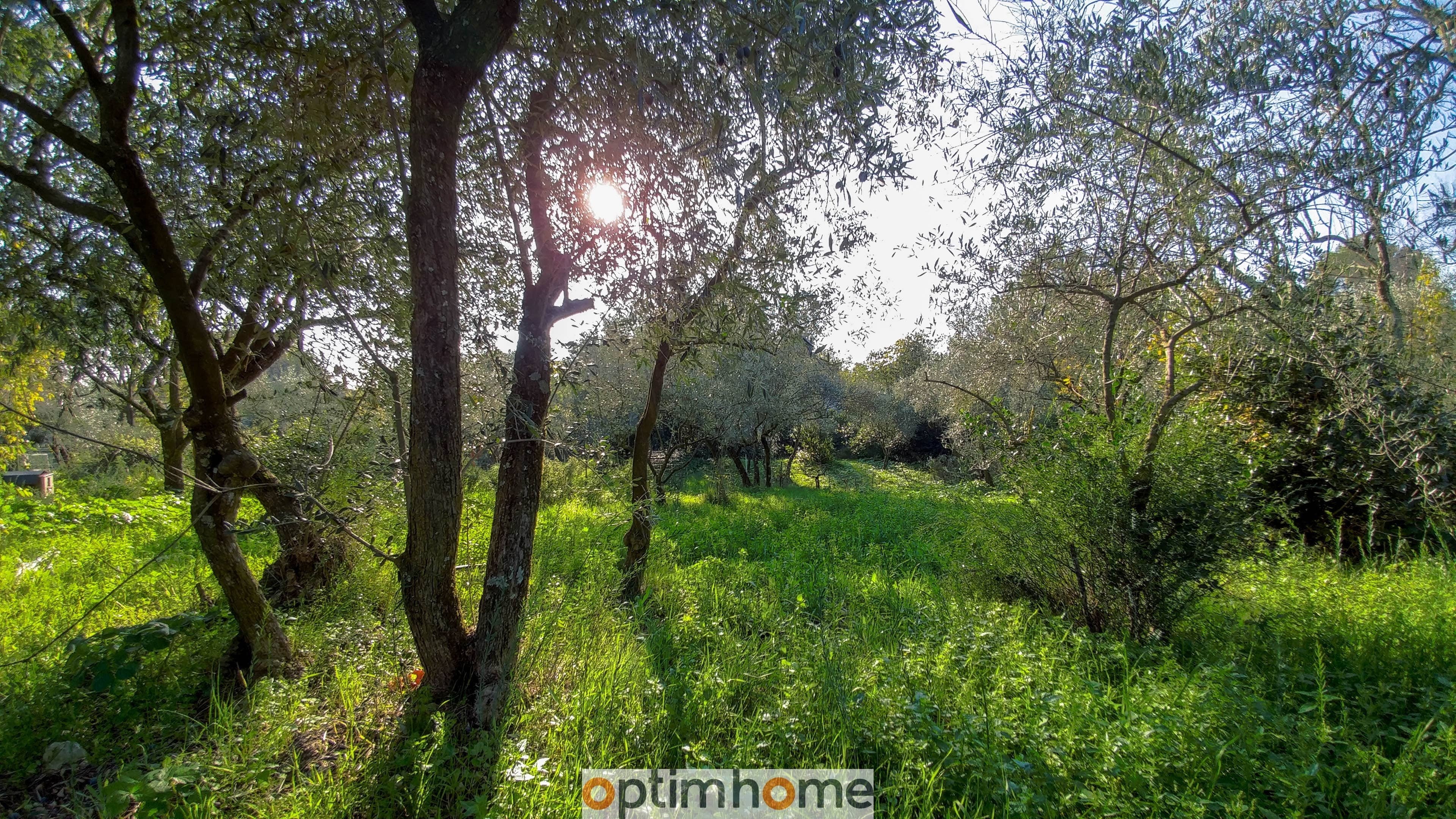 Nîmes Collines quasiment en centre-ville, Terrain de 2020 m² en position dominante avec belle vue dé