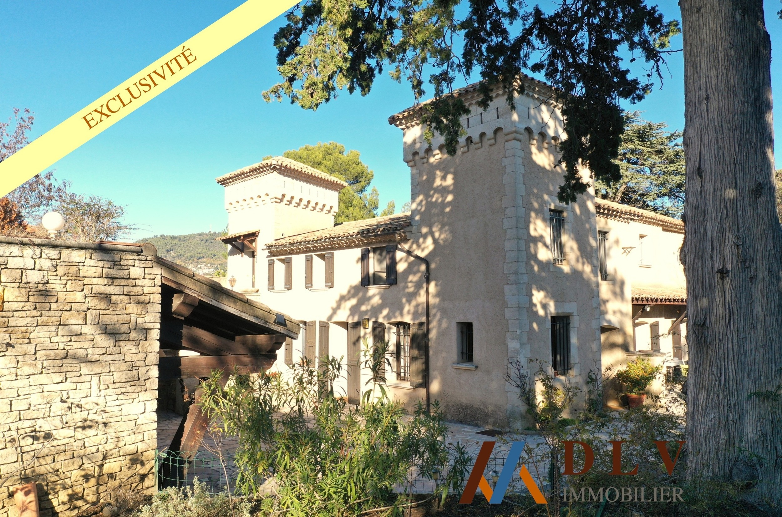 Maison de caractère / Château du XVIIIème en Provence 15 pièces 475 m² 1205000 €