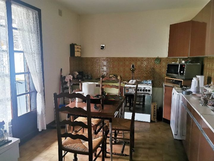Maison 6 pièces de 230 m² à Jugeals-Nazareth (19500) 